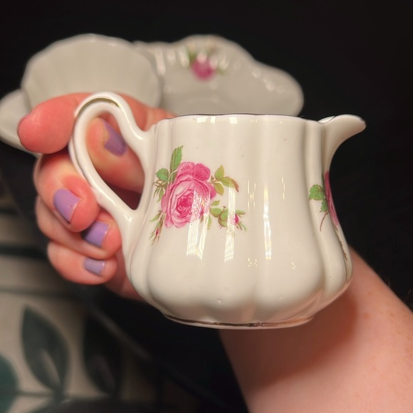 Vintage Royal Stuart rose floral porcelain creamer and sugar with underplate - Picture 4 of 16